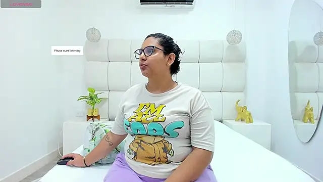 DanielleEvans  online show from 24, 11, 2025