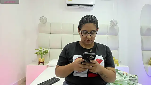 DanielleEvans  online show from 22, 9, 2025