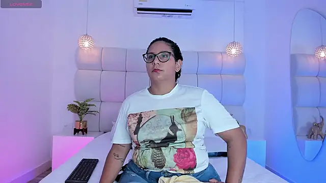 DanielleEvans  online show from 16, 9, 2025