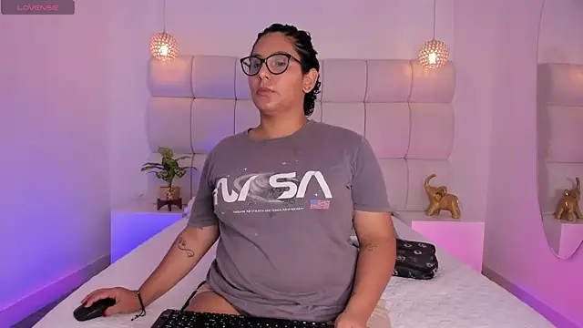 DanielleEvans  online show from 27, 11, 2025