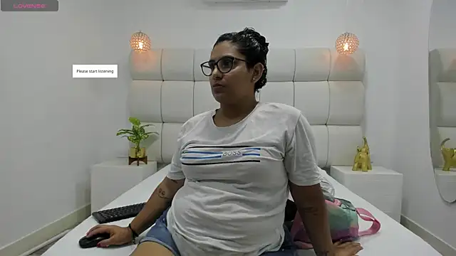 DanielleEvans  online show from 29, 11, 2025