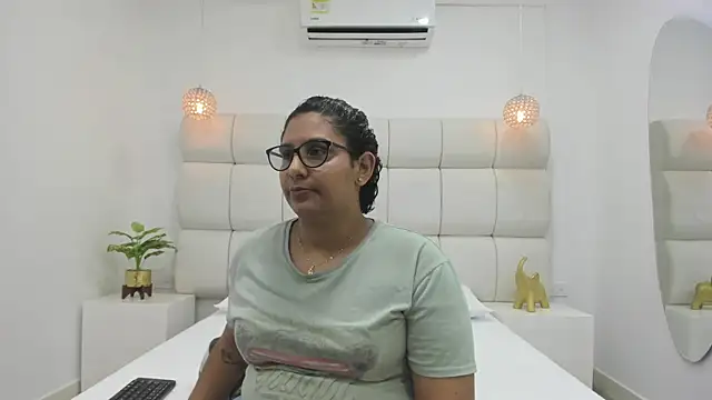 DanielleEvans  online show from 3, 10, 2025