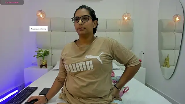 DanielleEvans  online show from 30, 10, 2025