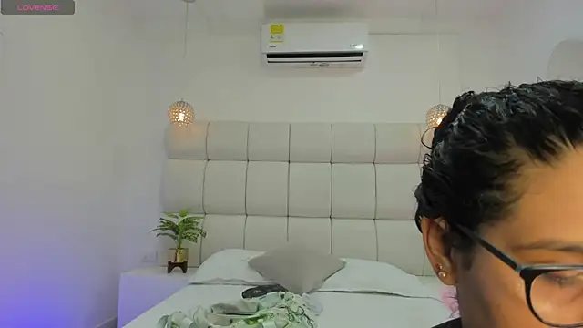 DanielleEvans  online show from 18, 11, 2025