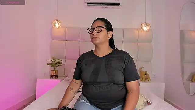 DanielleEvans  online show from 27, 9, 2025