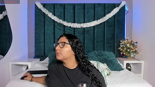 DanielleEvans  online show from 22, 12, 2025