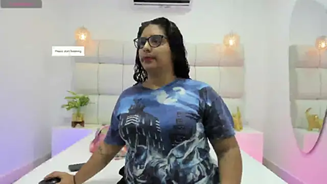 DanielleEvans  online show from 3, 11, 2025