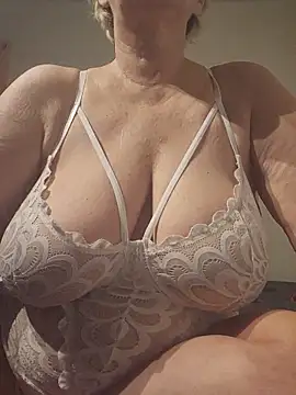 milfchantal4 online show from 19, 5, 2026