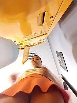 aisha es online show from 12, 3, 2025