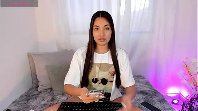 aisha es online show from 4, 10, 2025