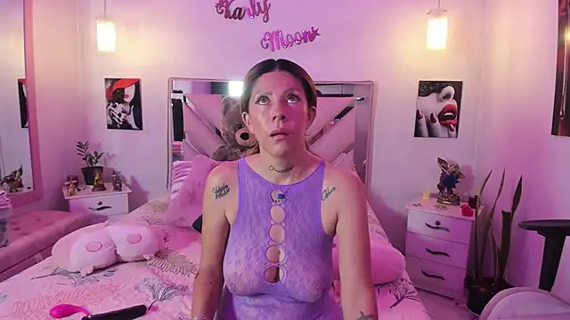 Karly moon online show from 20, 5, 2026