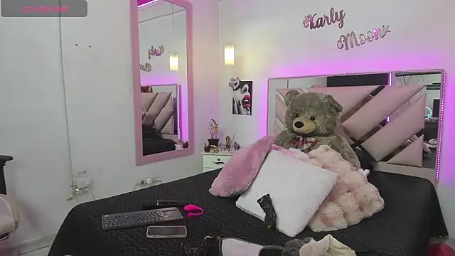 Karly moon online show from 9, 9, 2025