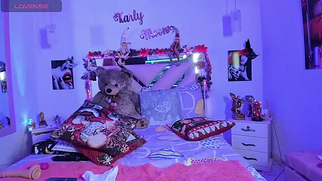 Karly moon online show from 18, 12, 2024