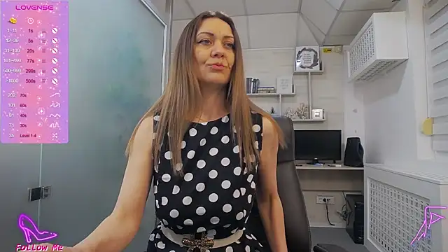 EllaMilf  online show from 6, 3, 2025