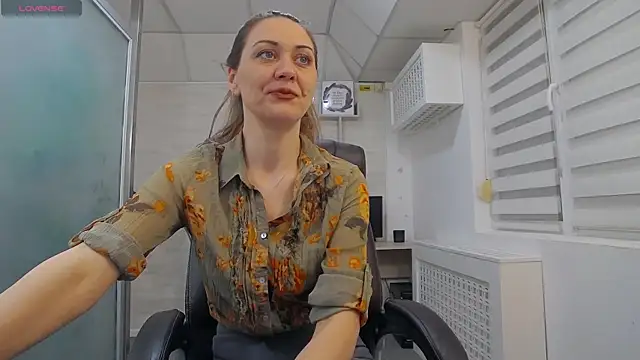 EllaMilf  online show from 10, 3, 2025