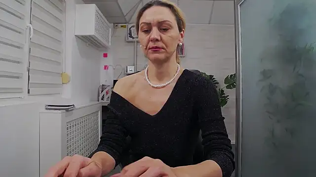 EllaMilf  online show from 12, 11, 2025