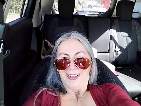 EvaRobinson online show from 2, 2, 2025