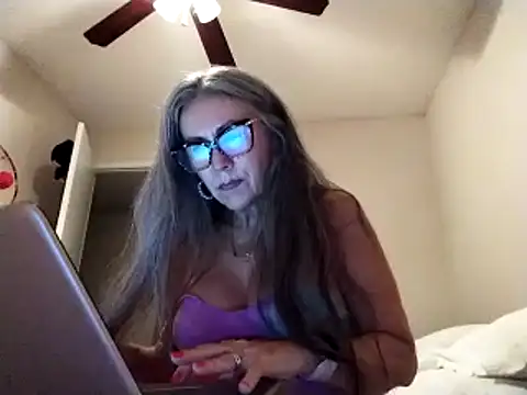 EvaRobinson online show from 13, 3, 2025