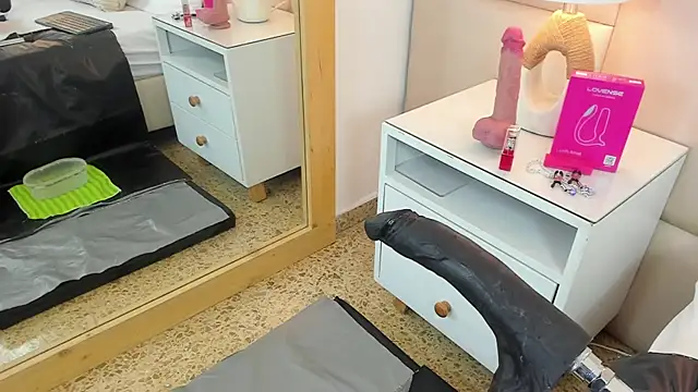 AntoniaRoss  online show from 10, 4, 2026