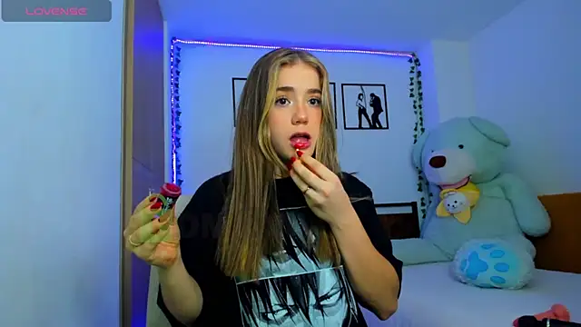 ShelbyHagen online show from 13, 12, 2024