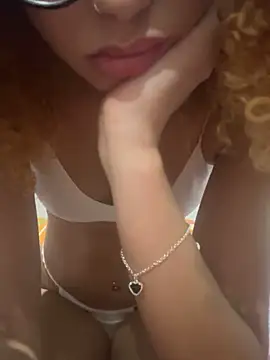 Snapshot of laisviana21 chatting on 6, 11, 2025 laisviana21 online show from 6, 11, 2025