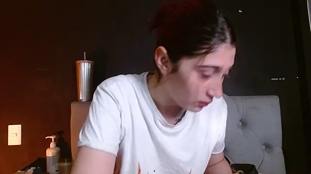 Snapshot of Red-moon1 chatting on 3, 7, 2026 Red-moon1 online show from 3, 7, 2026