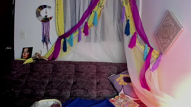 sophiaamethystt online show from 18, 3, 2026