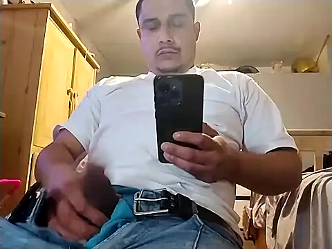 Snapshot of thickcocklatino chatting on 19, 12, 2025 thickcocklatino online show from 19, 12, 2025