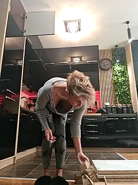 InannaStar online show from 6, 3, 2025