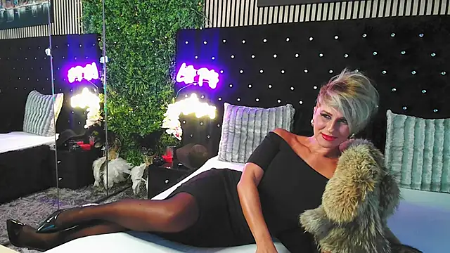 InannaStar online show from 7, 10, 2025