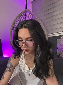 Samantha Bernardo online show from 18, 4, 2026