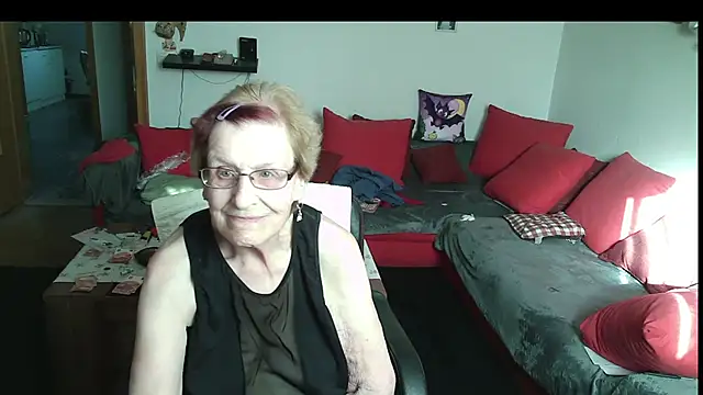 HeisseomaOriginal online show from 9, 4, 2026