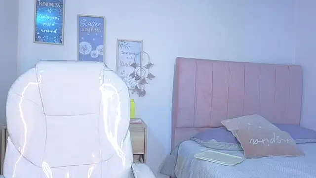 bluee hazell online show from 21, 11, 2025