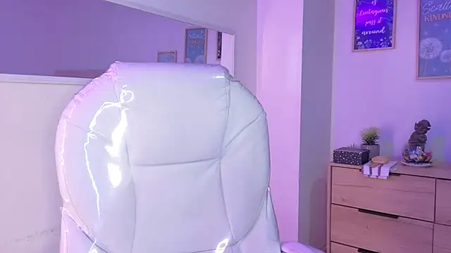 bluee hazell online show from 18, 10, 2025