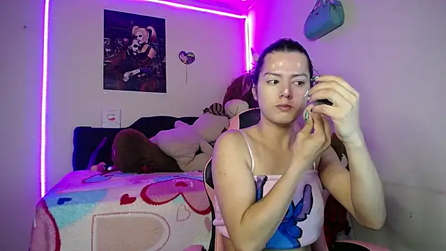 Snapshot of yuliana_19 chatting on 16, 12, 2025 yuliana 19 online show from 16, 12, 2025