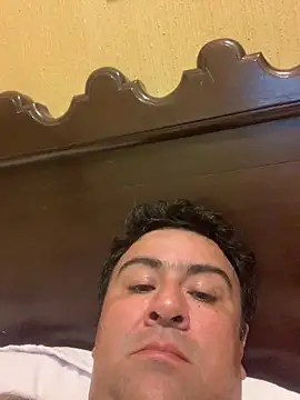 Snapshot of EmilianoGt chatting on 28, 10, 2025 EmilianoGt online show from 28, 10, 2025