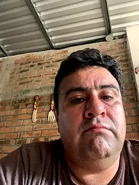 Snapshot of EmilianoGt chatting on 18, 12, 2025 EmilianoGt online show from 18, 12, 2025