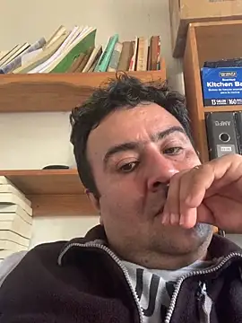 Snapshot of EmilianoGt chatting on 14, 10, 2025 EmilianoGt online show from 14, 10, 2025
