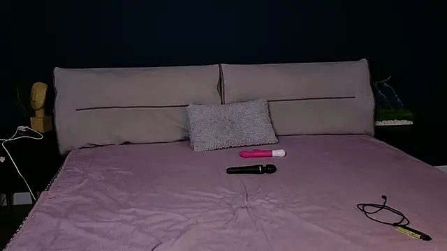 Mila Anders online show from 8, 2, 2026