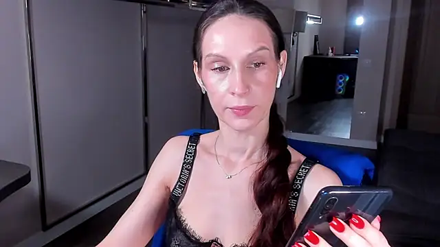 Mila Anders online show from 25, 2, 2026