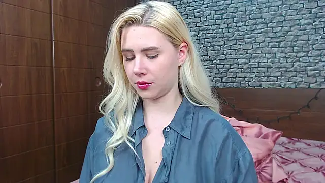 CuteBlondeMe online show from 9, 3, 2025