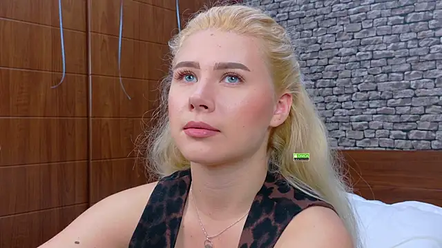 CuteBlondeMe online show from 4, 12, 2025