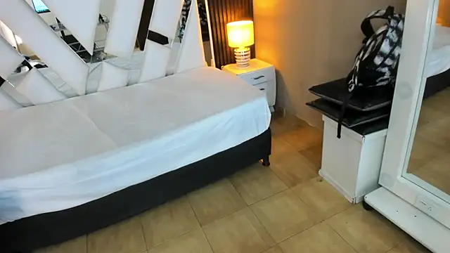 Linda4Petite online show from 15, 12, 2025