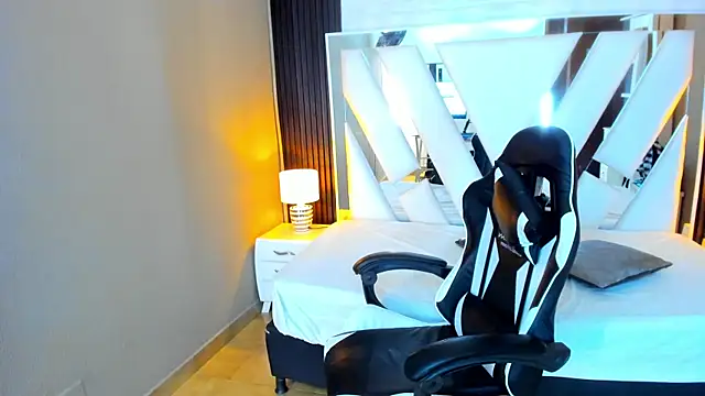 Linda4Petite online show from 10, 11, 2025