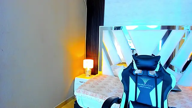 Linda4Petite online show from 14, 10, 2025