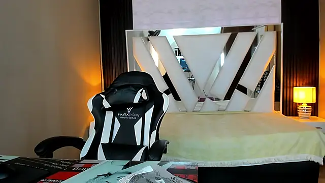 Linda4Petite online show from 9, 3, 2026