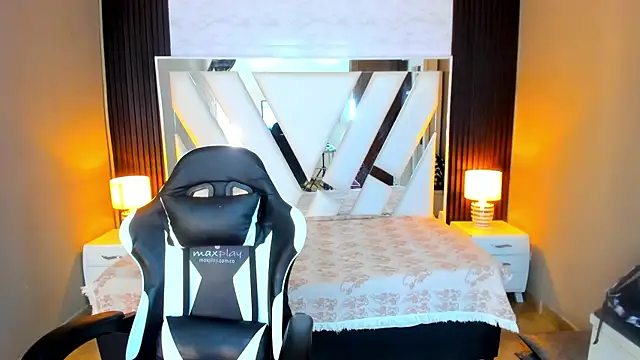 Linda4Petite online show from 20, 10, 2025