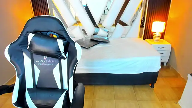 Linda4Petite online show from 31, 10, 2025