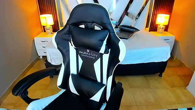 Linda4Petite online show from 17, 10, 2025