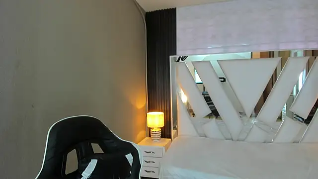 Linda4Petite online show from 19, 4, 2026